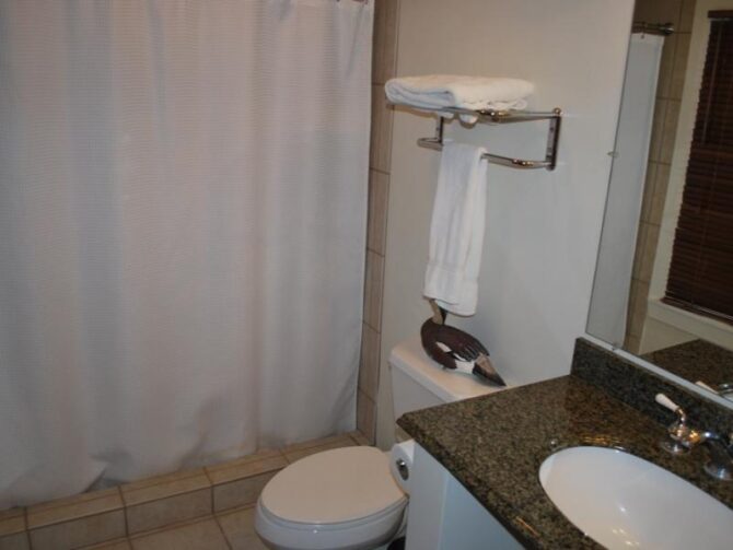 Red bluff lodge bathroom