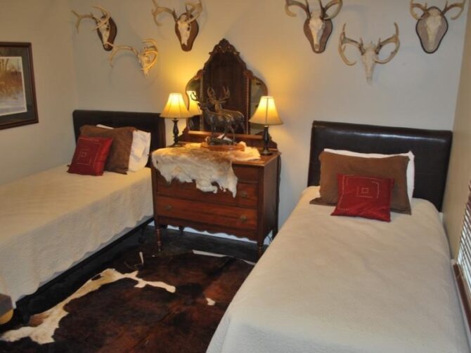 Red bluff lodge bedroom