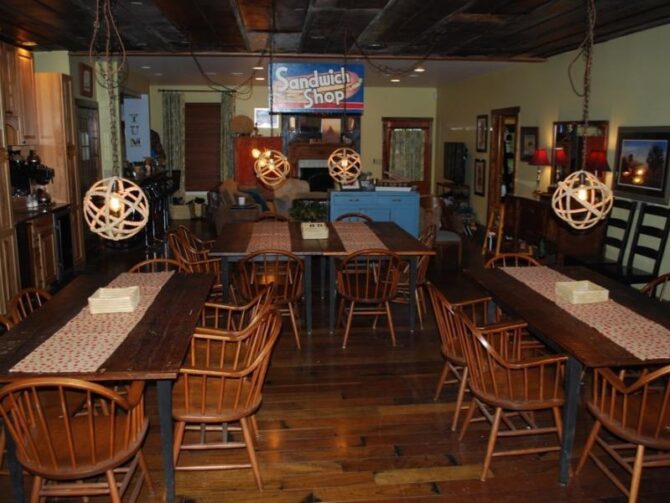 Red bluff lodge dining room 01