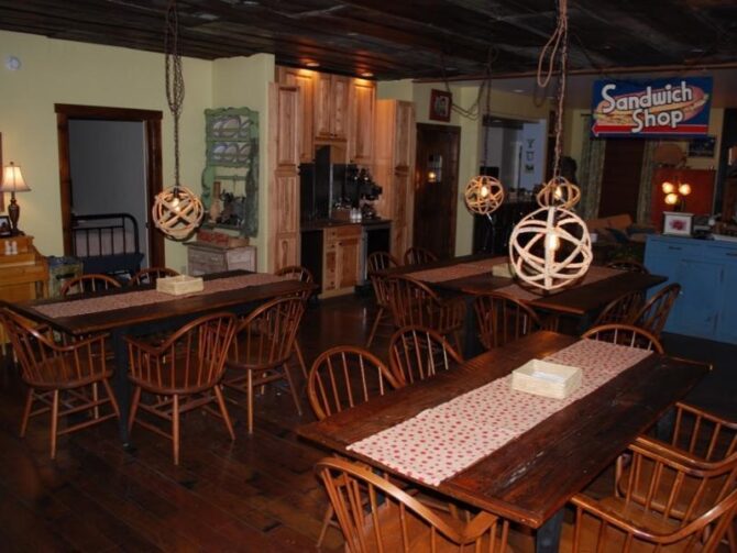 Red bluff lodge dining room 02