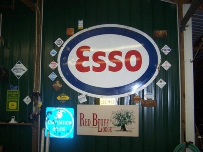 Red bluff lodge skinning shed signs